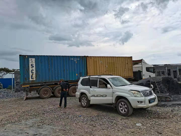 公司首批出口剛果(金)物資運(yùn)抵營(yíng)地