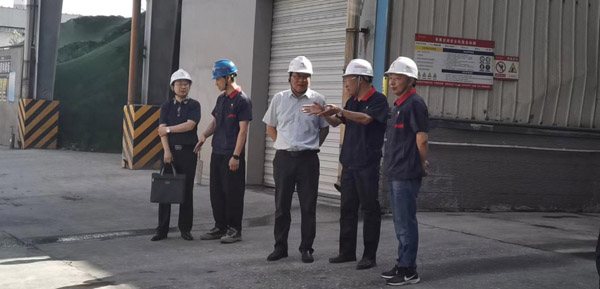 集團公司黨委委員、股份公司黨委書記、總經(jīng)理蔣培進到建材公司調(diào)...