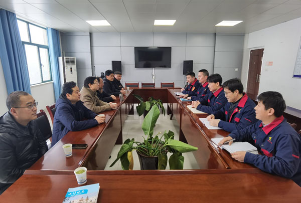 公司領(lǐng)導(dǎo)到各單位拜年 公司領(lǐng)導(dǎo)到各單位拜年