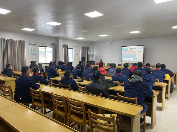 鋼構(gòu)公司開展節(jié)后復(fù)工安全教育培訓(xùn) 鋼構(gòu)公司開展節(jié)后復(fù)工安全教育培訓(xùn)