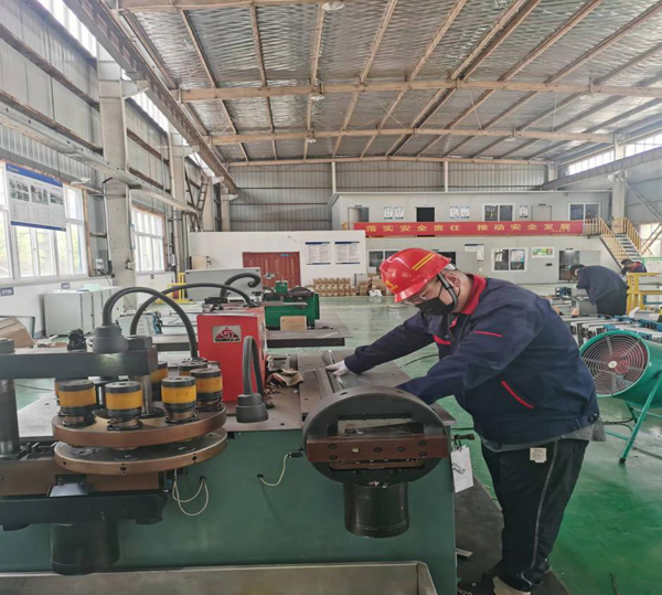 電控設(shè)備廠開足馬力掀起生產(chǎn)熱潮 電控設(shè)備廠開足馬力掀起生產(chǎn)熱潮