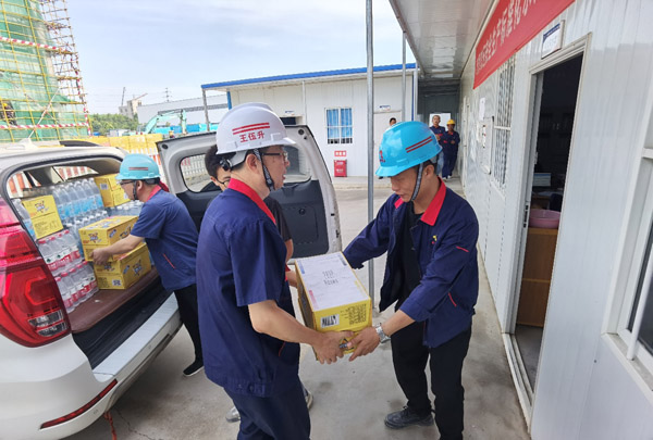 公司黨委書記走訪慰問一線職工 公司黨委書記走訪慰問一線職工